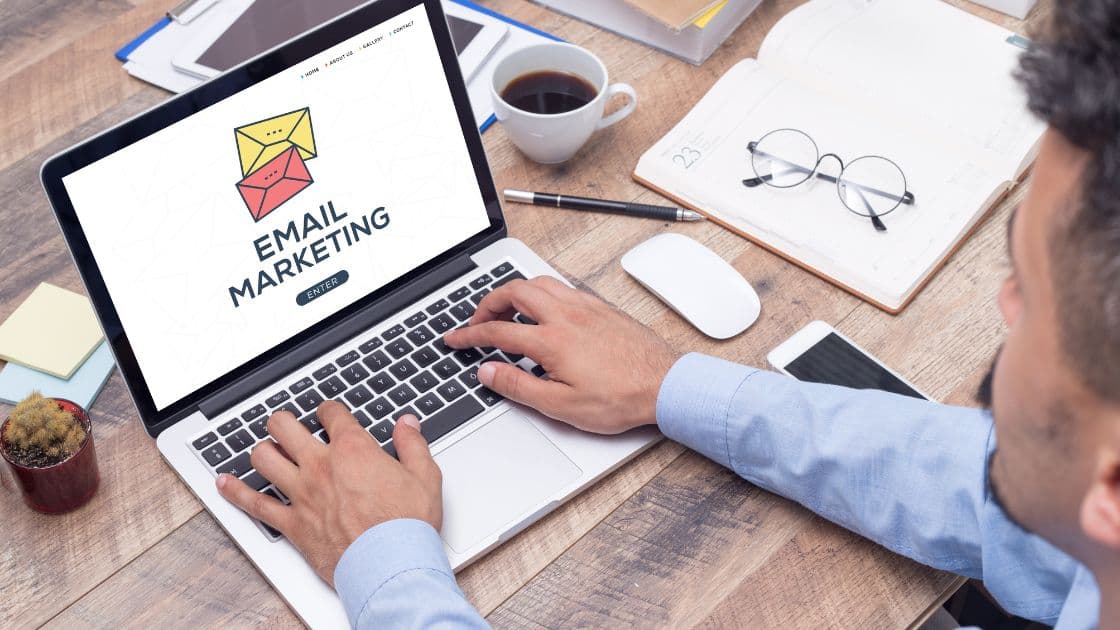 Transforme leads em negócios com e-mail marketing personalizado por WebPresenceNow