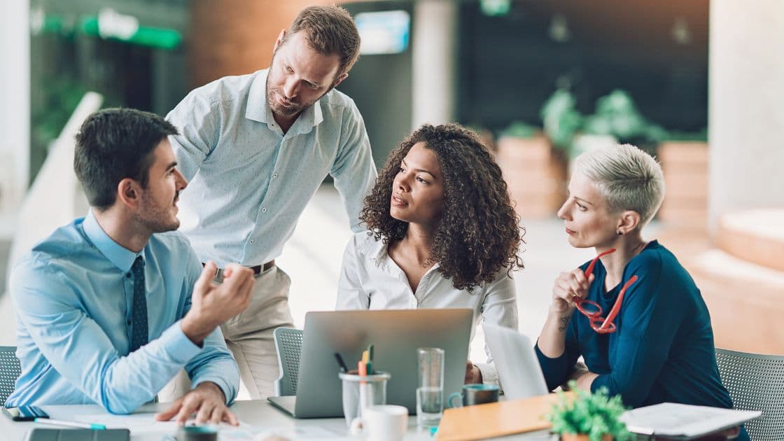 Equipe de suporte fornecendo consultoria especializada no Service Hub da HubSpot